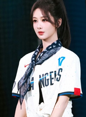 杨紫同款藏青色腰果花丝巾