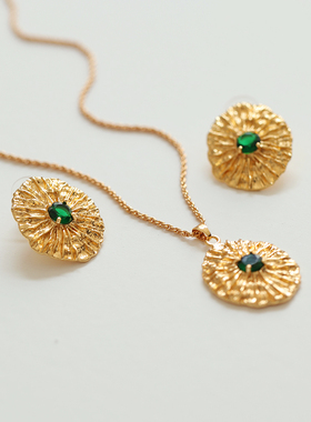 欧美复古高级感.个性时尚气质不规则熔岩设计祖母绿鎏金项链饰品