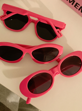 玫红色辣妹猫眼太阳眼镜