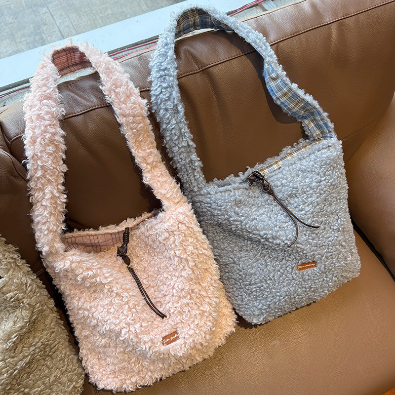 秋冬新款韩系慵懒风羊羔毛单肩包大容量通勤百搭斜挎托特包女,淘宝优惠券,粉丝福利购,淘宝优惠卷