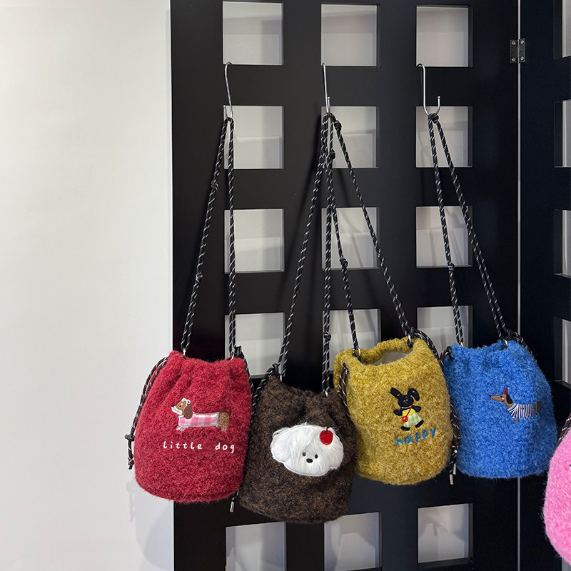 冬季新品毛绒斜挎抽绳小包时尚百搭可爱图案包包女,淘宝优惠券,粉丝福利购,淘宝优惠卷