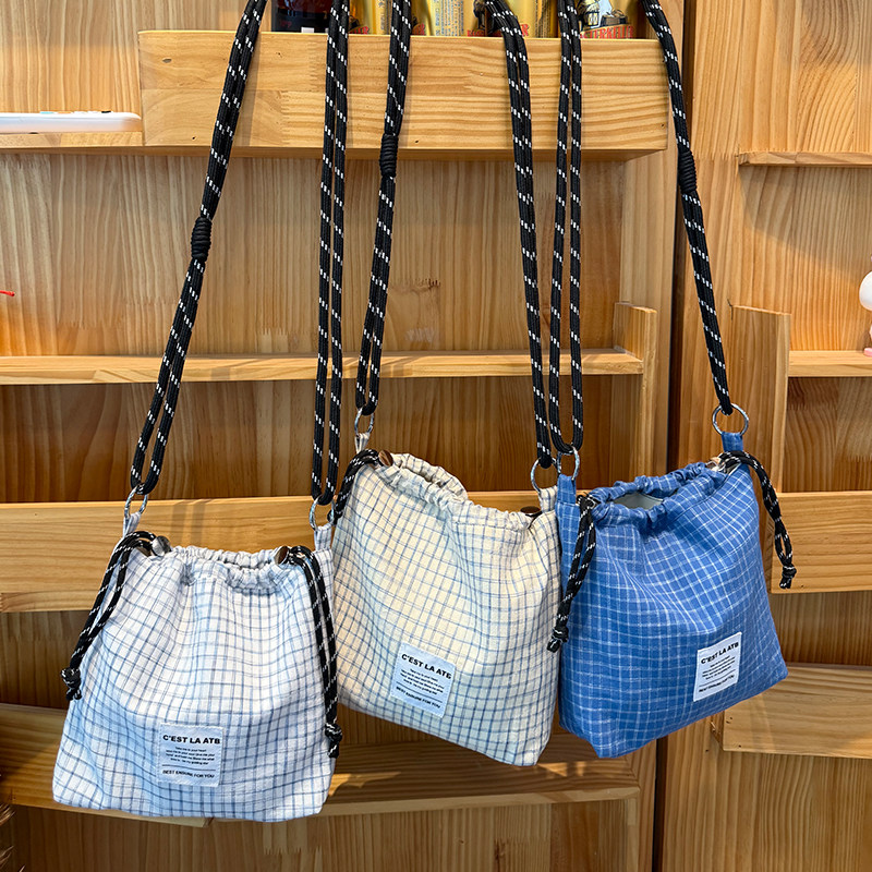 夏季新品格子系列ins风束口绳斜挎小包包简约时尚百搭包包女,淘宝优惠券,粉丝福利购,淘宝优惠卷