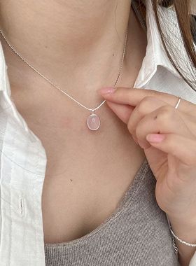 新款粉色草莓晶水晶项链女ins小众设计简约椭圆吊坠锁骨链颈饰