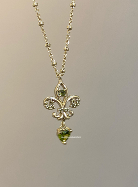秋十一Acc 鸢尾花~小众设计绿色小爱心钻钻吊坠鸢尾花咖金色项链