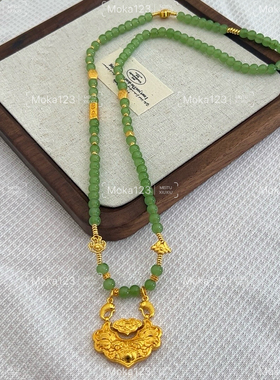 古法鉴刻锦鲤如意锁碧绿圆珠项链2025年新款古典气质平安锁清新款