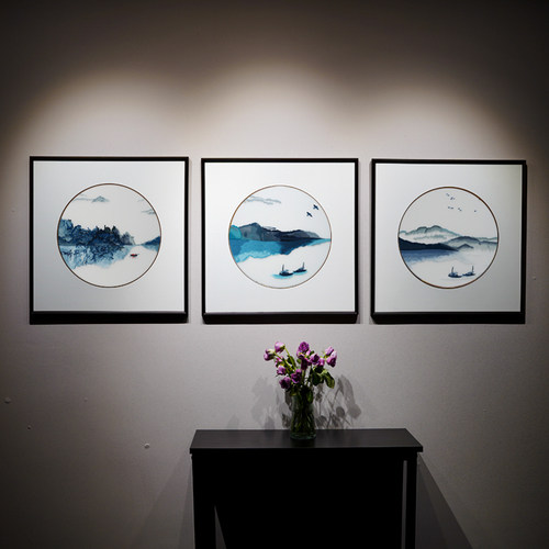 刺绣装饰画客厅挂画苏绣手工自绣三连画山水手绣创意壁画青花山水 - 图1
