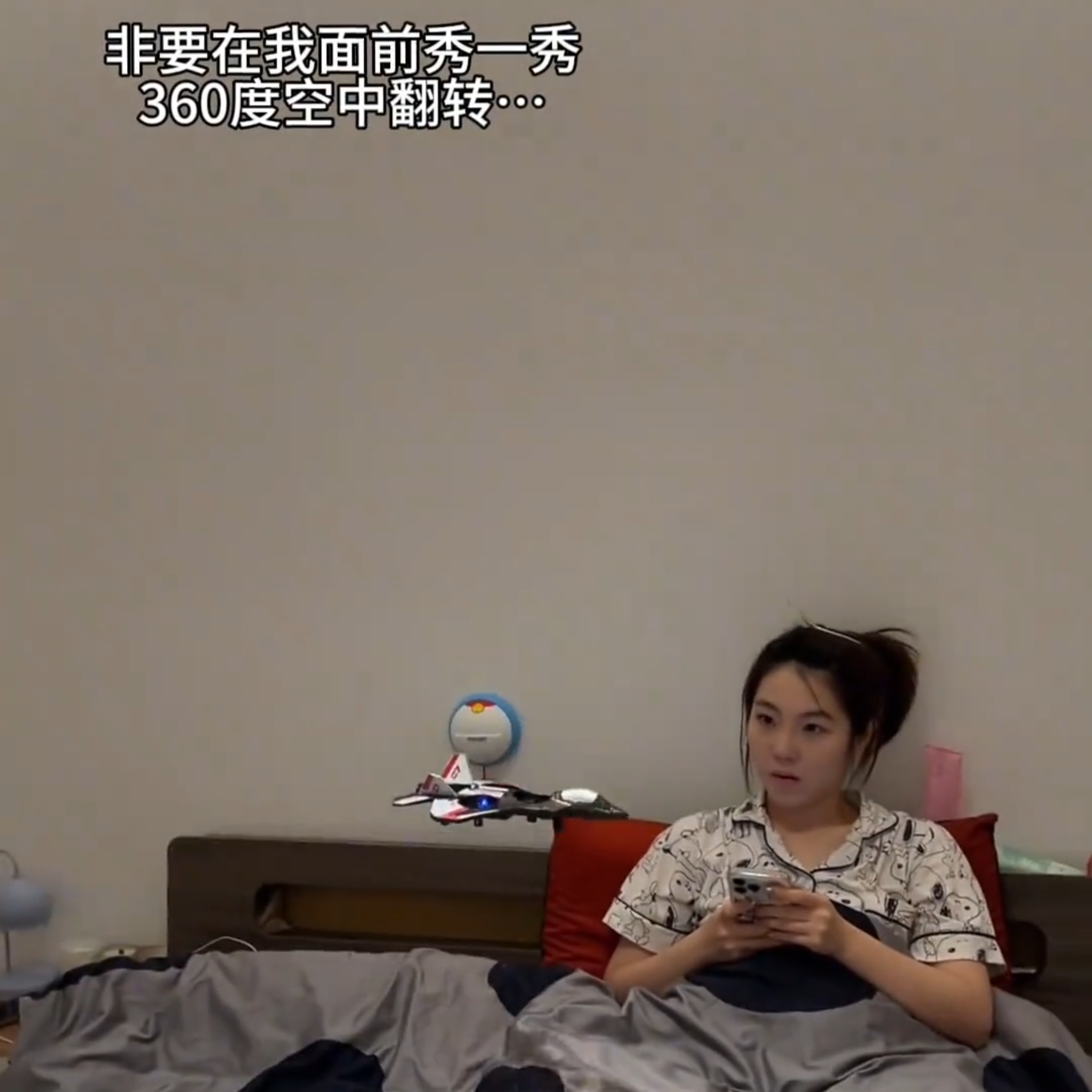 360 度翻转玩具飞机遥控直升飞机跨境热销泡沫悬浮重力感应充电款,淘宝优惠券,粉丝福利购,淘宝优惠卷