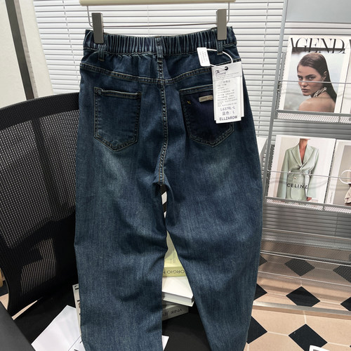 胡子叔大码女装牛仔裤女胖mm高腰弹力老爹裤显瘦宽松贴标哈伦裤潮 - 图0
