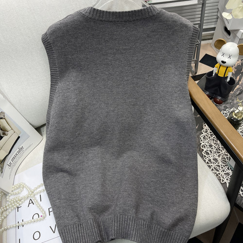 胡子叔大码圆领钉珠针织衫马甲女胖mm设计感无袖套头减龄马夹上衣 - 图0