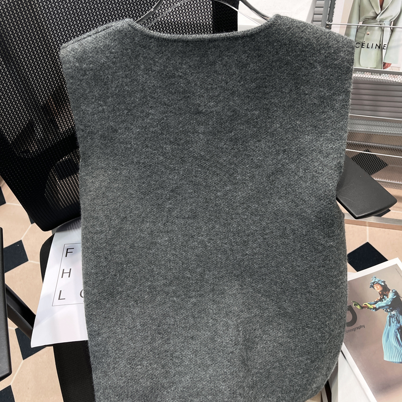 胡子叔大码女装法式小金扣圆领针织马甲女宽松韩系百搭叠穿毛衣 - 图0