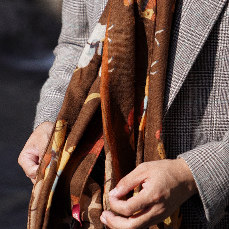 CM那不勒斯皇后经典轻薄美丽奴羊毛棕黄色赛马印花长披肩围巾,淘宝优惠券,粉丝福利购,淘宝优惠卷