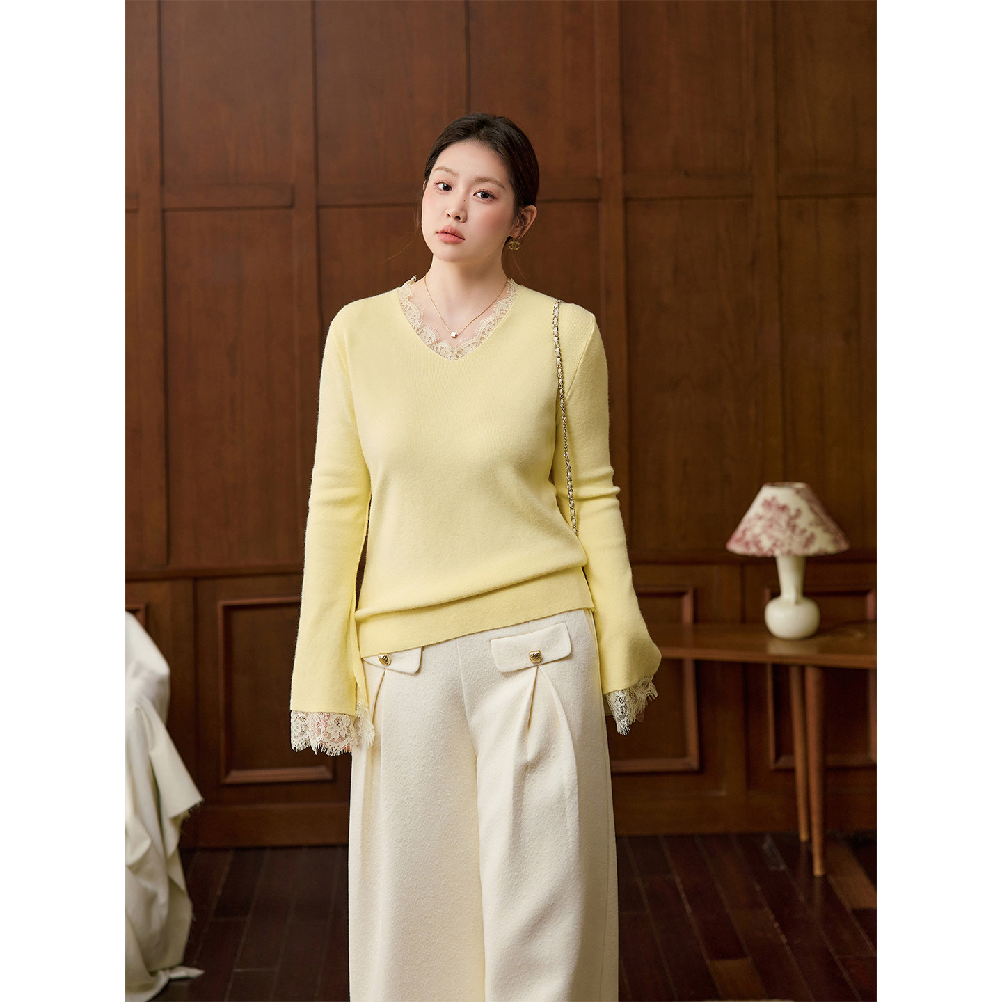 潘不卷大码女装黄色蕾丝拼接v领打底针织衫微胖mm冬内搭毛衣上衣,淘宝优惠券,粉丝福利购,淘宝优惠卷