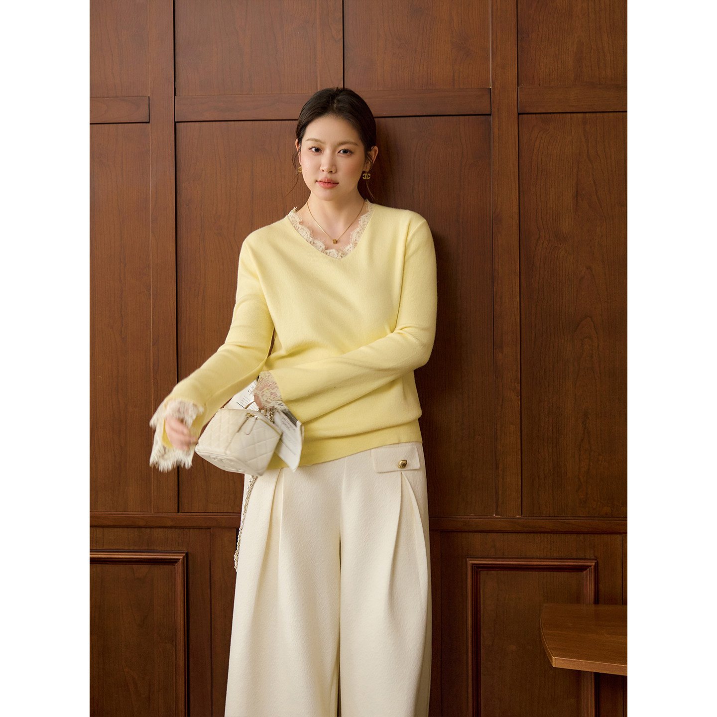 潘不卷大码女装黄色蕾丝拼接v领打底针织衫微胖mm冬内搭毛衣上衣,淘宝优惠券,粉丝福利购,淘宝优惠卷