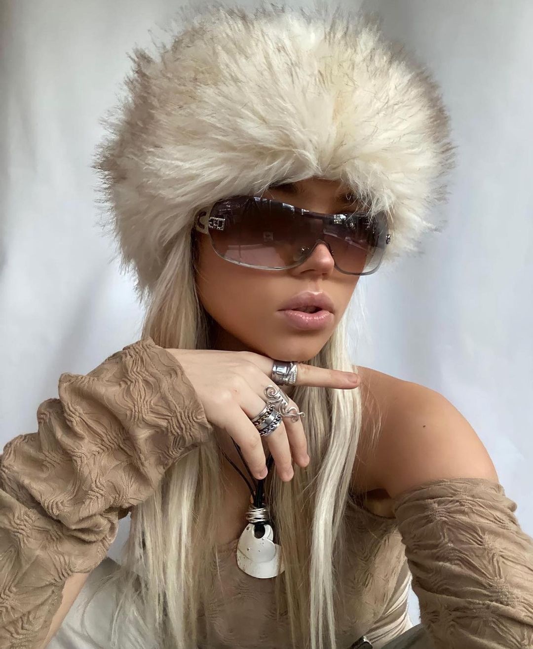 y2kslut欧美ins外贸秋冬新款狐狸毛毛仿貂毛帽子平顶加厚女帽冬 - 图2