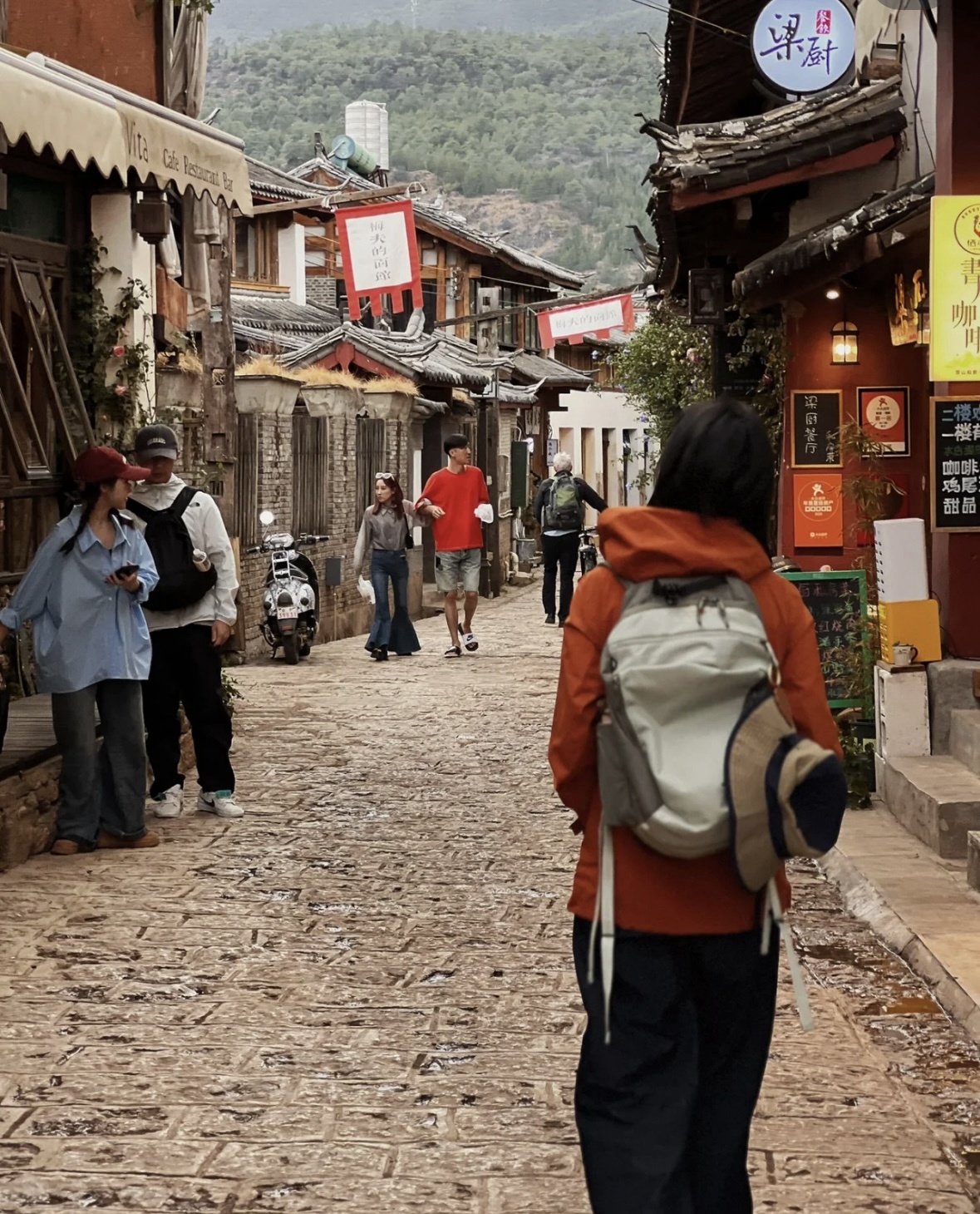 新款男女轻便休闲户外大容量背包耐磨防水旅行双肩包登山包电脑包