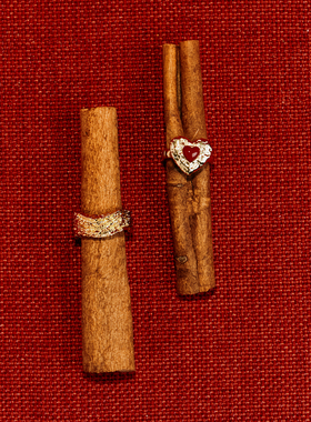 A Ray of Sunlight「Love」节日系列珐琅爱心戒指女红色新年圣诞