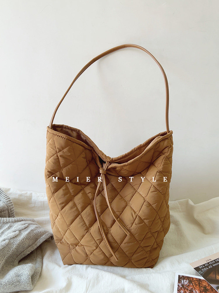 2023秋冬新款复古菱格棉服包大容量水桶包腋下包慵懒风托特包女包,淘宝优惠券,粉丝福利购,淘宝优惠卷