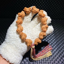 Small walnut handheld hand string twist delicate Alien small bird text Play Autumn Lion Head Personality Design Tide Pan Play Piece