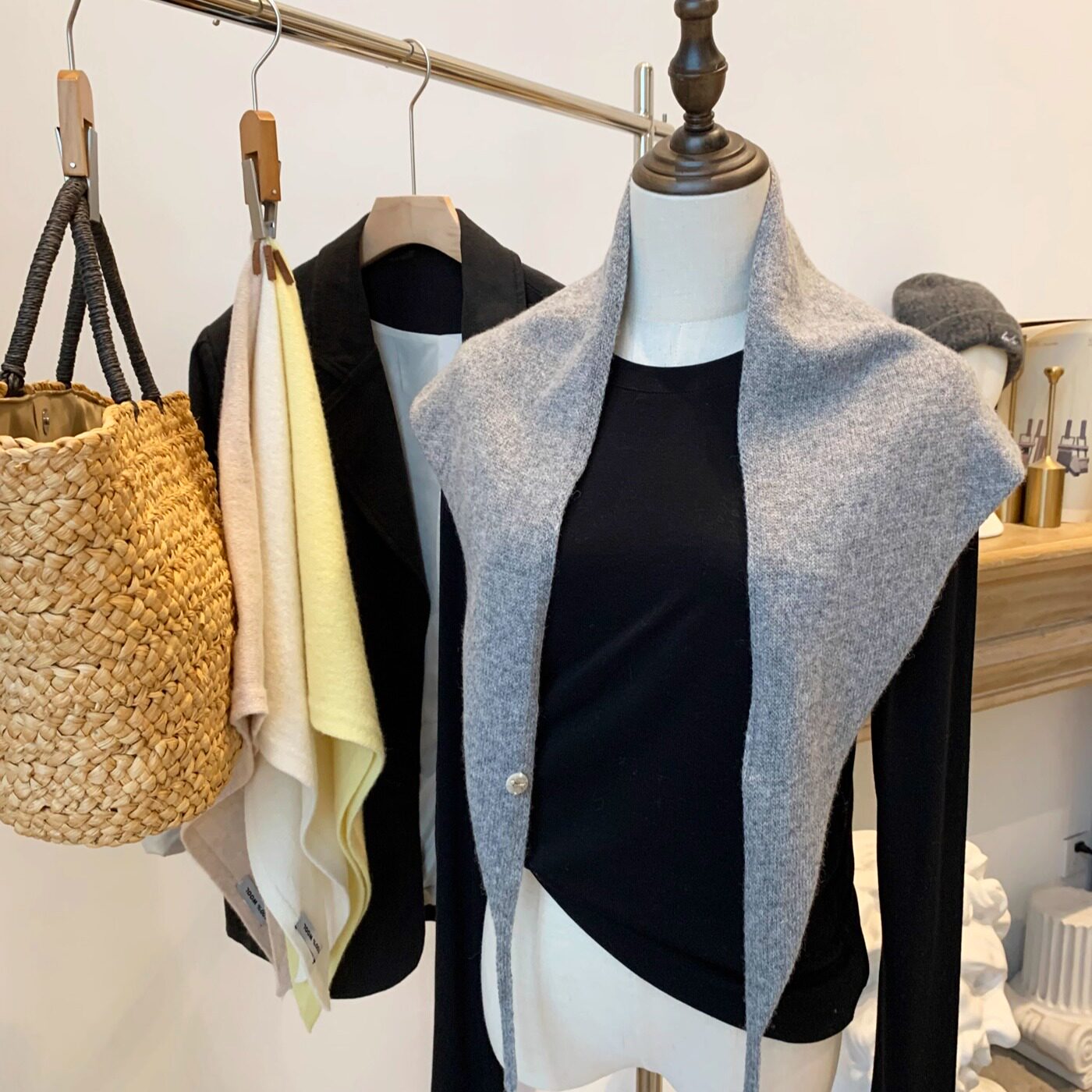 澳洲全羊毛针织三角巾女披肩2025秋冬新款打结叠穿护颈坎肩围巾女