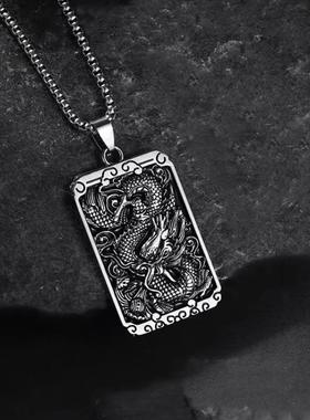 新款潮男个性不撞款龙牌吊坠 复古霸气男士项链国风新款钛钢吊坠