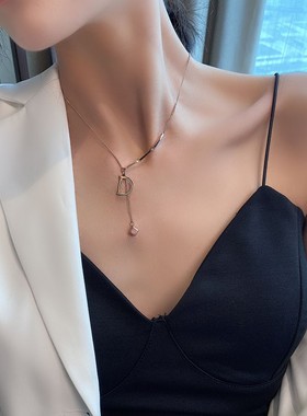 钛钢不褪色项链女小众字母吊坠
