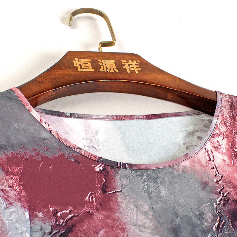  恒源祥羽绒服饰T恤