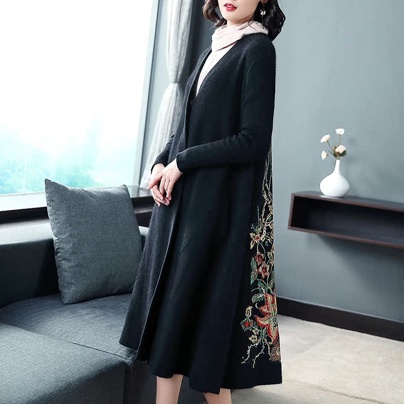 女中国风长袖宽松针织大码外套 秋冬季新款复古重工绣花凤凰风衣 女中国风长袖宽松针织大码外套 秋冬季新款复古重工绣花凤凰风衣