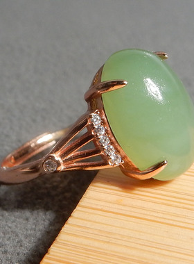 亮眼方言品牌和田玉精品俄罗斯老坑料温润粉绿可调节银镶玉戒指R5