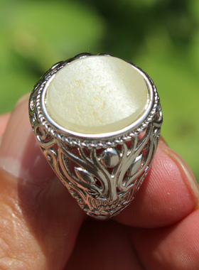 新疆洒金皮白玉银镶钳戒指扳指