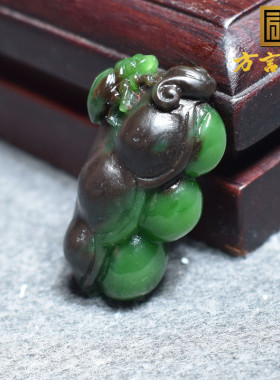 方言和田玉俄罗斯老坑料菠菜绿老红皮夹层料碧玉四季豆福豆吊坠R1