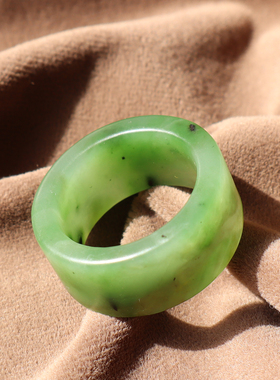 俄罗斯冰底苹果绿碧玉卡20mm扳指