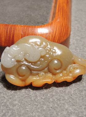 精品方言和田玉罕见俄籽料三色黄沁皮糖白玉俏雕螭龙吊坠挂件h2