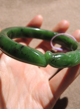 美美哒方言和田玉俄罗斯辣绿色菠菜绿碧玉61点5mm盘龙雕刻女手镯O