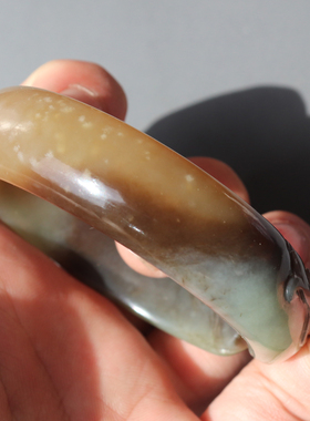 新疆且末料年年有鱼糖白玉手镯