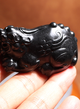 墨玉籽料貔貅手把件摆件