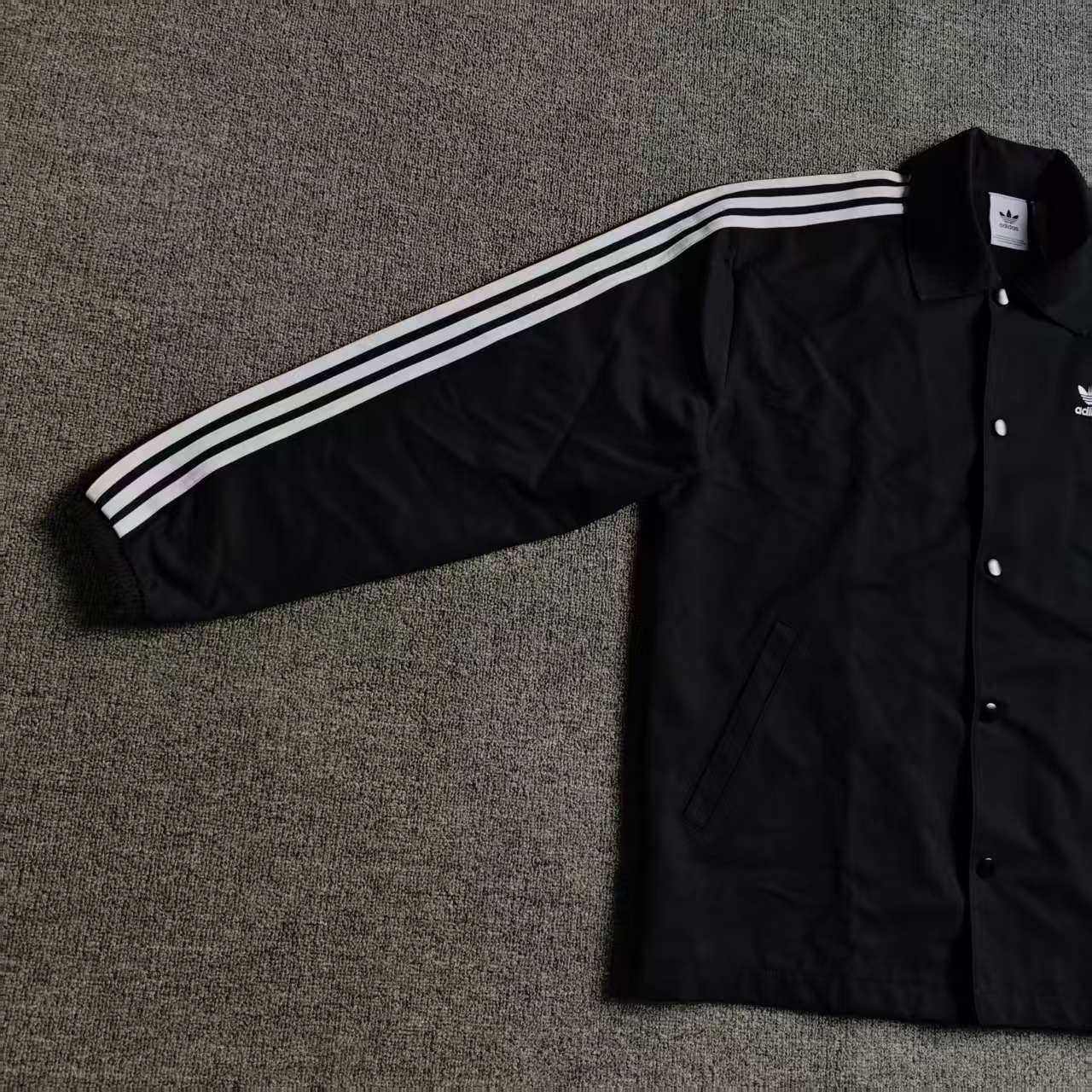 Adidas三叶草男女情侣款经典三条纹翻领运动休闲夹克外套IZ1831,淘宝优惠券,粉丝福利购,淘宝优惠卷