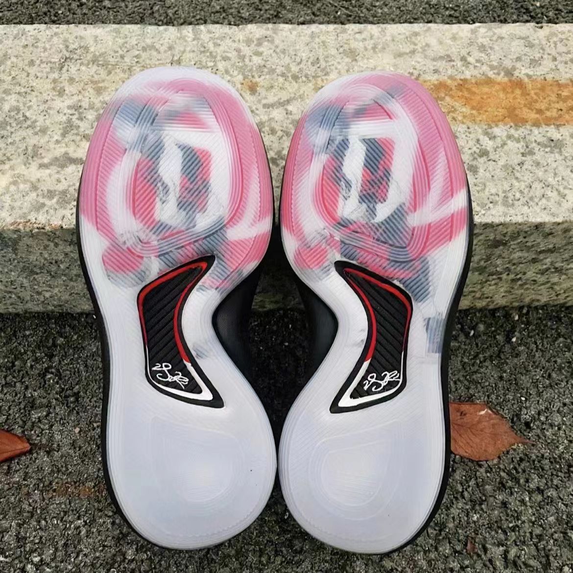 Adidas阿迪达斯 男子罗斯9实战场上耐磨减震运动篮球鞋 EE6846