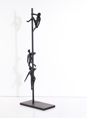工艺简约现代风黑色金属人物雕塑