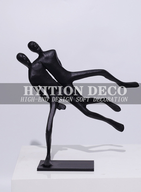 金属装饰现代客厅人物