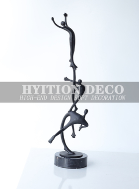 金属装饰现代客厅攀登人物