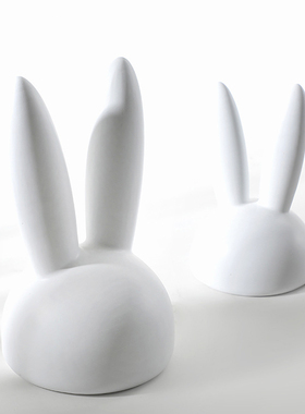 白色卡通儿童房电视柜兔子摆件