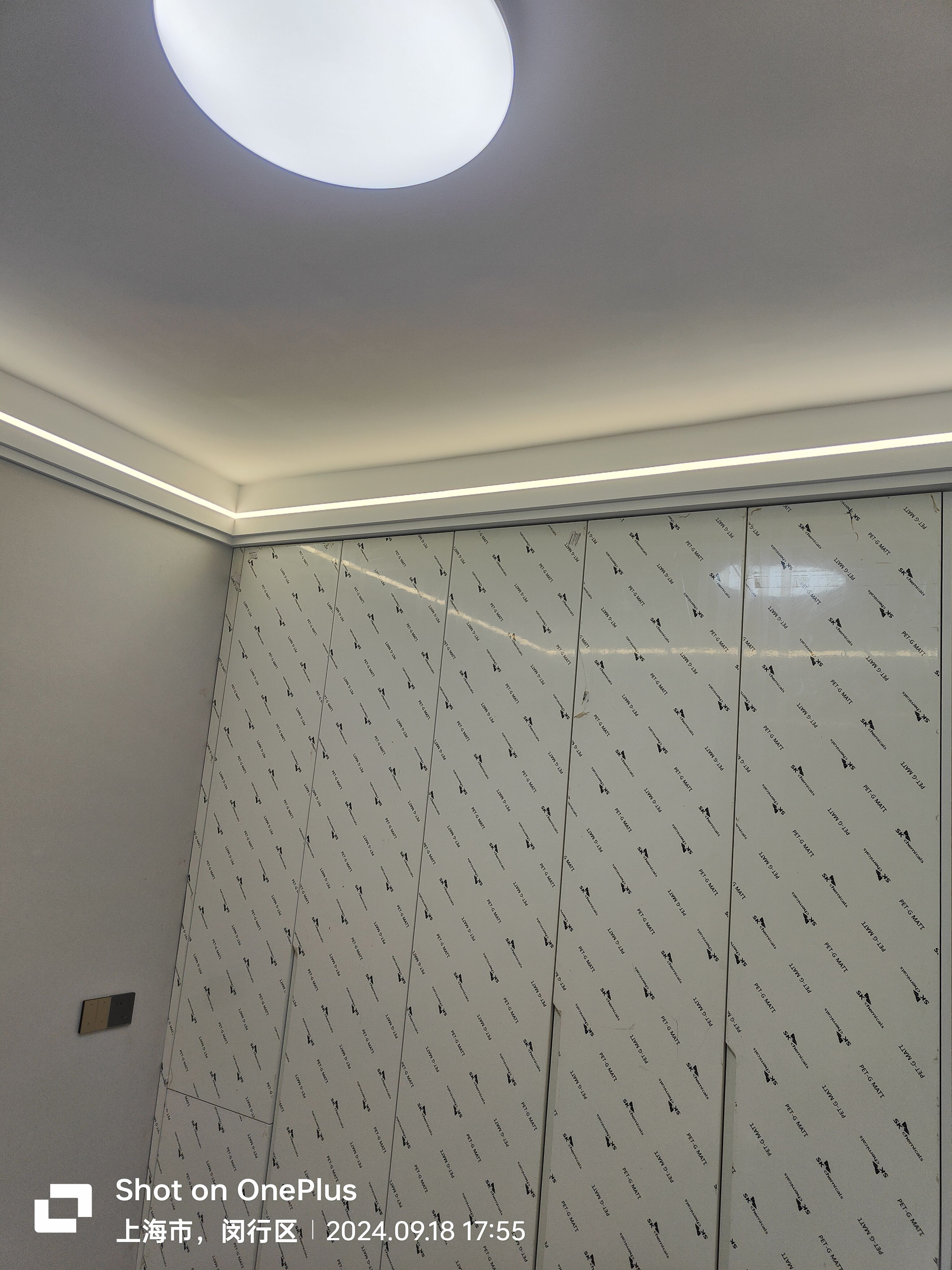 The Shanghai decoration construction team provides half-inclusive and full-inclusive services for carpenters, masonry painters, and plumbers. This is a reliable place.