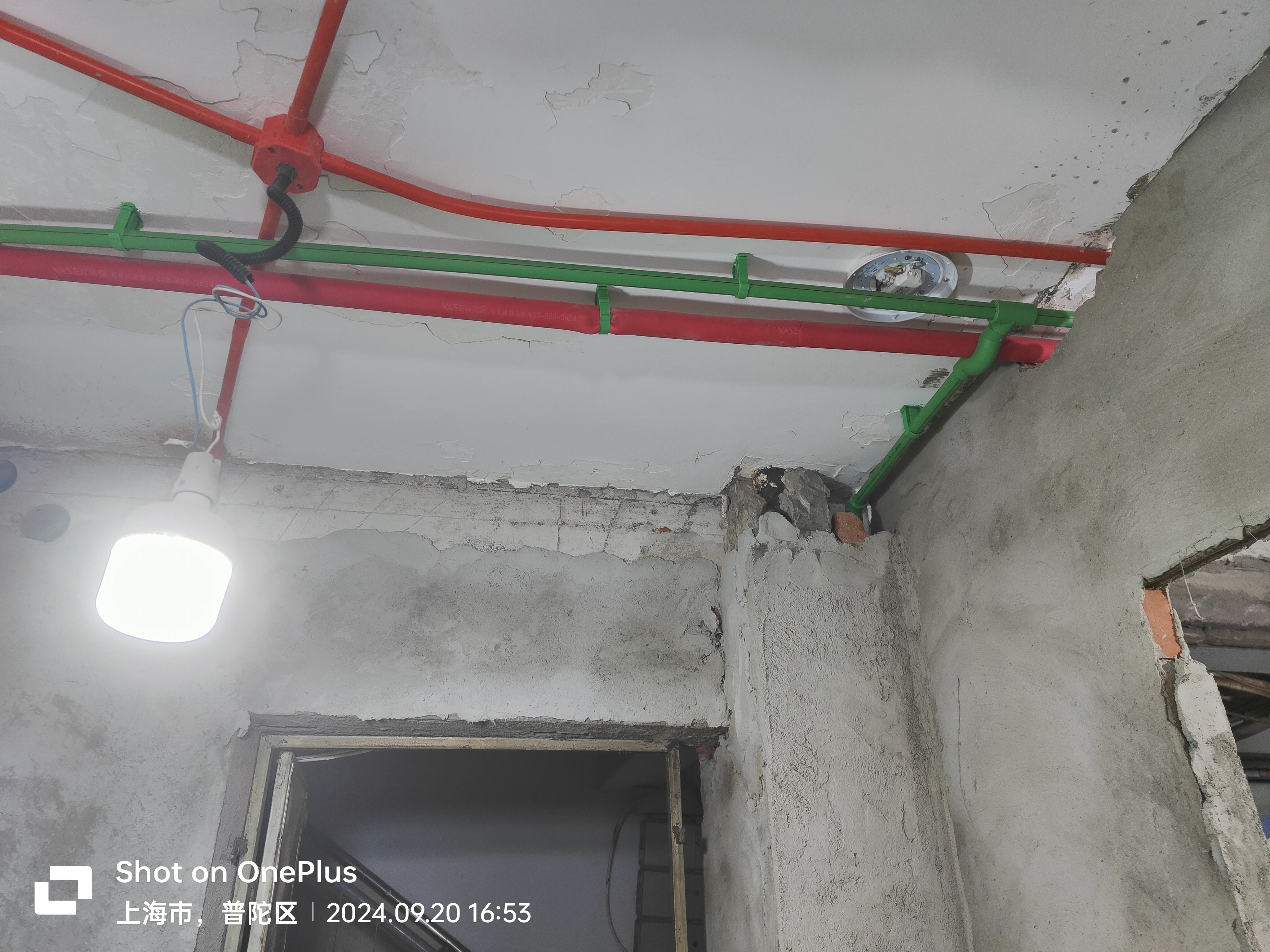 The Shanghai decoration construction team provides half-inclusive and full-inclusive services for carpenters, masonry painters, and plumbers. This is a reliable place.