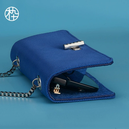 Синяя черная красная цепь, трендовые очки, небольшая сумка