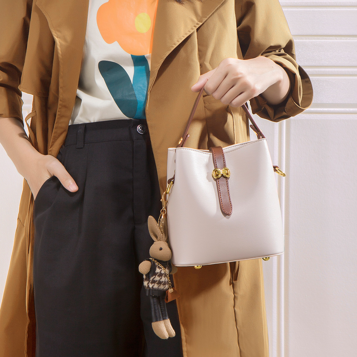 香港代购包包2025新款潮秋季水桶包女斜挎百搭女包高级女士小挎包,淘宝优惠券,粉丝福利购,淘宝优惠卷