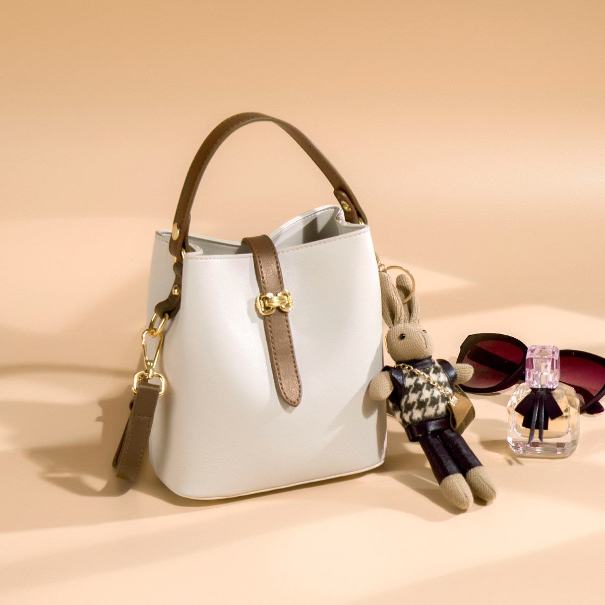 香港代购包包2025新款潮秋季水桶包女斜挎百搭女包高级女士小挎包,淘宝优惠券,粉丝福利购,淘宝优惠卷