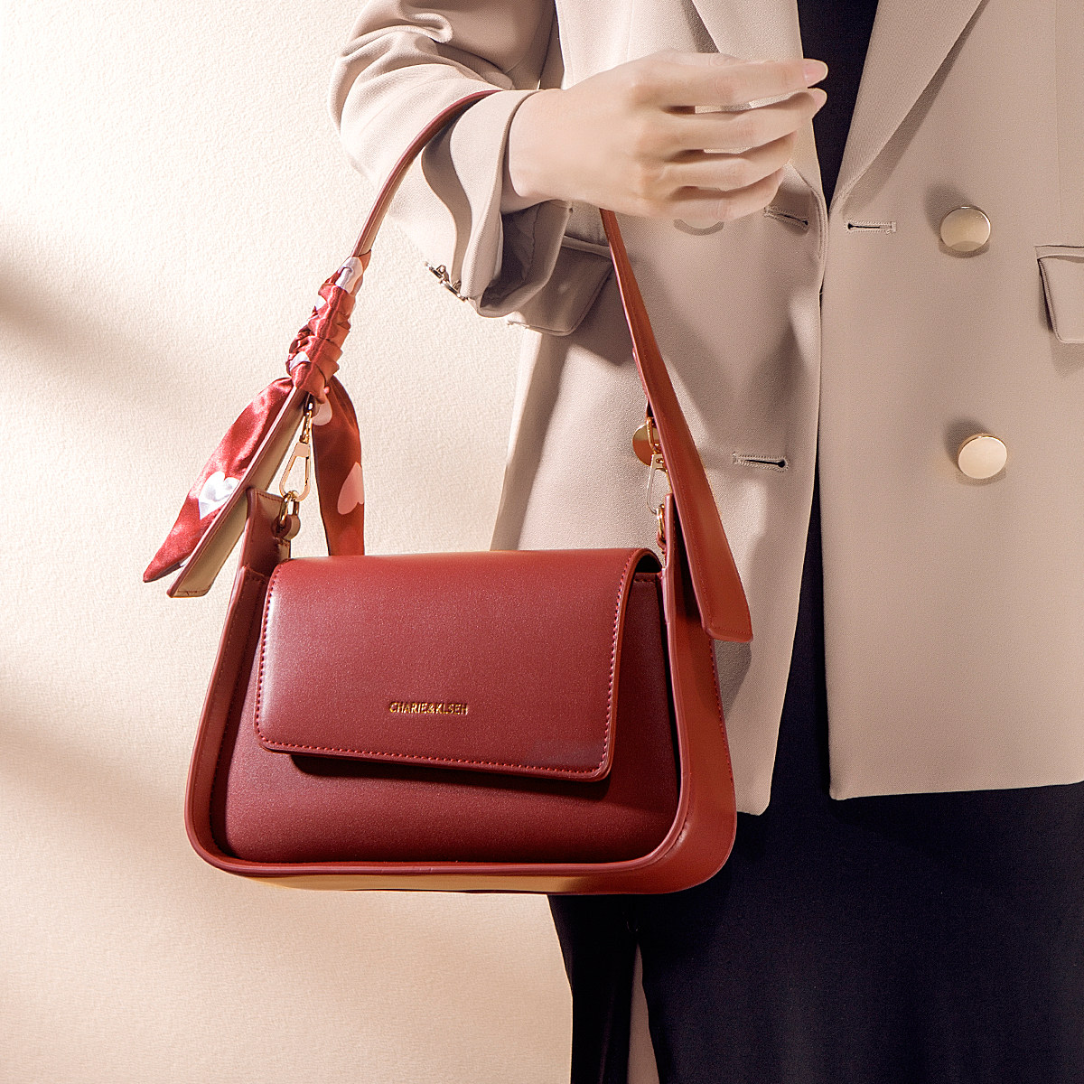 香港代购红色包包女2025新款腋下包新娘结婚包日常可用斜挎手提包,淘宝优惠券,粉丝福利购,淘宝优惠卷