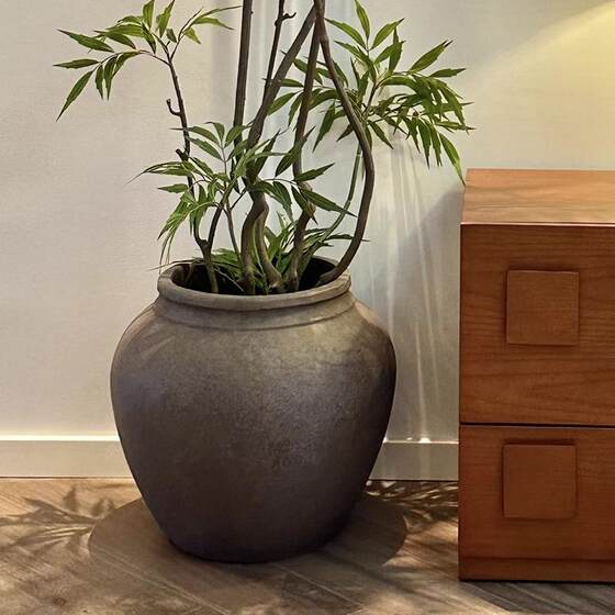 Nordic magnesium clay floor-standing flowerpot with large green plant