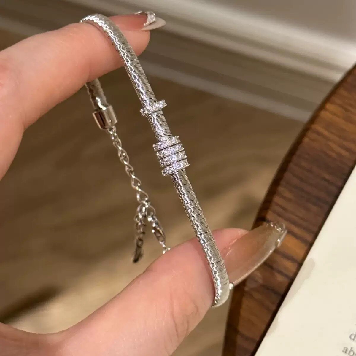 There is only one unique item in the Dongdaemun Ring Welfare Collection with no obvious flaws. It will not be returned or exchanged.