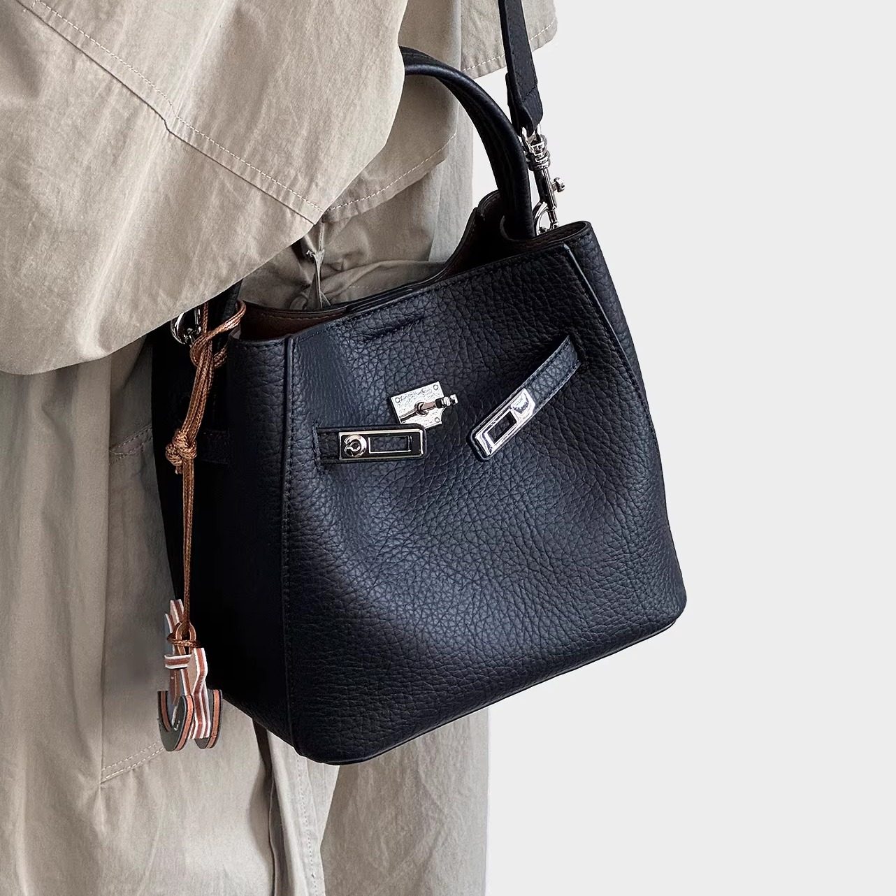 RANU荔枝纹皮菜篮子水桶包女通勤百搭单肩斜挎时尚简约女包手提包,淘宝优惠券,粉丝福利购,淘宝优惠卷